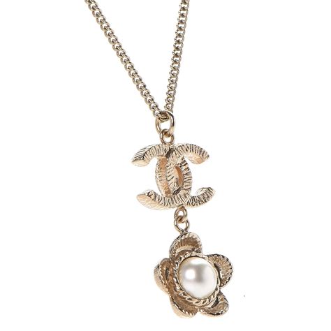 chanel pearl necklace with flowers 5